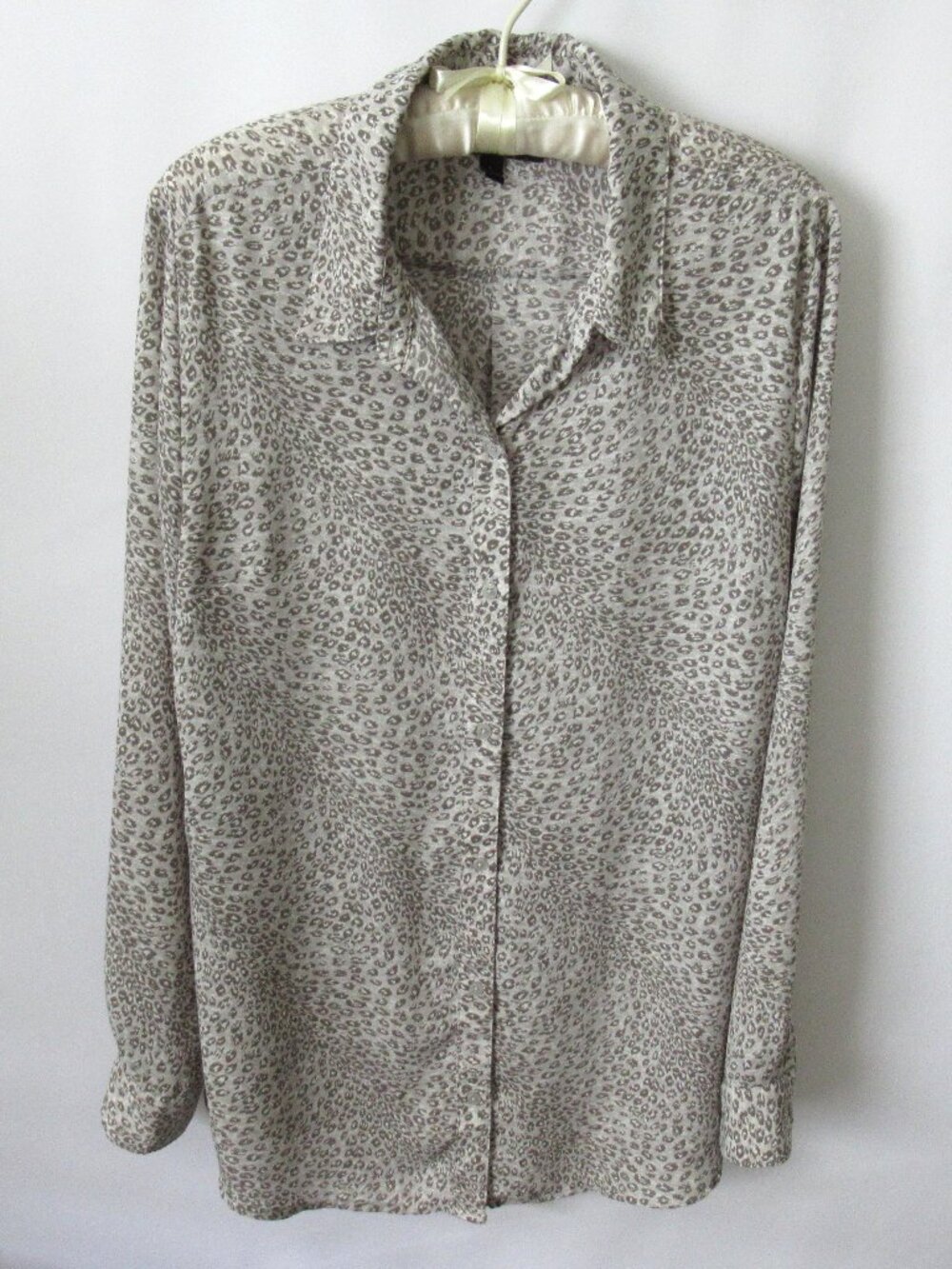 Banana Republic gray animal print poly button front long slv shirt/tunic *Sz L*